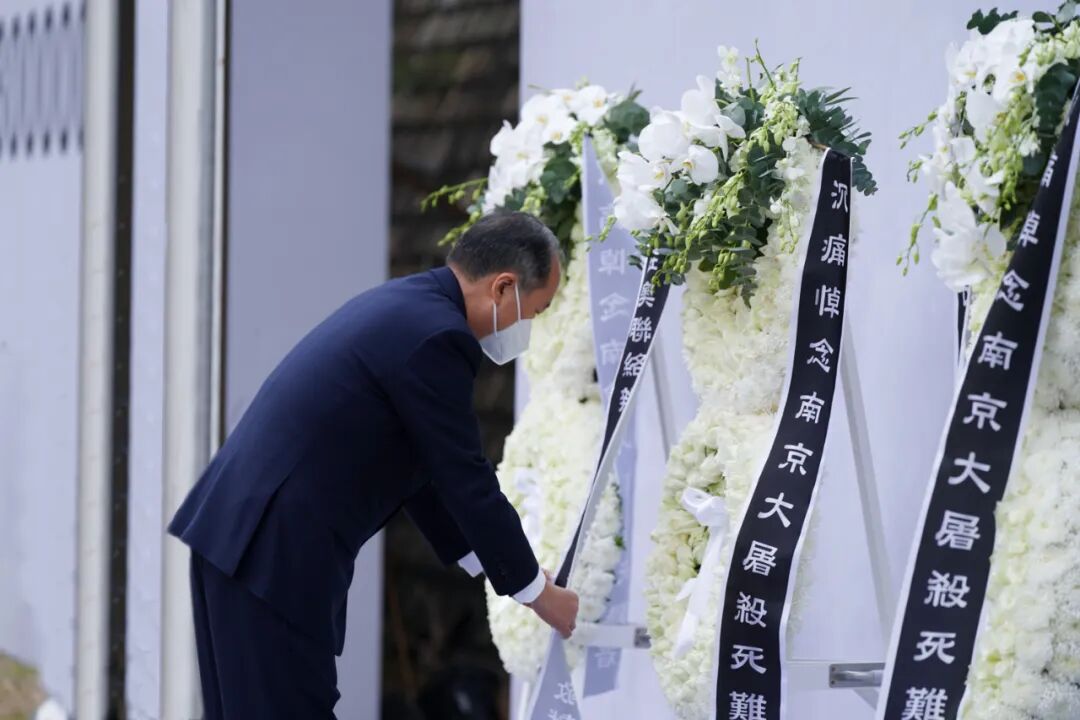 中央政府驻澳门联络办公室负责人出席澳门特区政府“南京大屠杀死难者国家公祭日”活动(图2) 图片