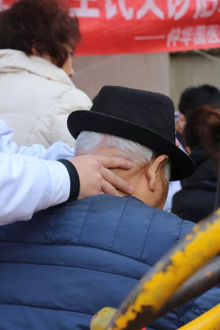 小雪节气来义诊 寒冬时节送健康