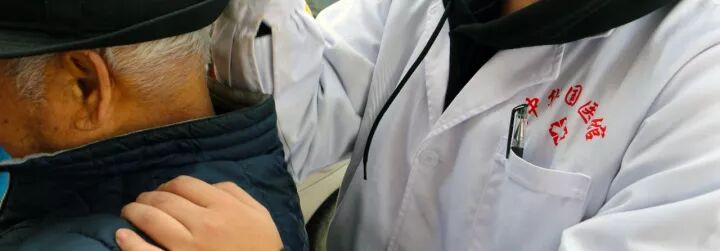 小雪节气来义诊 寒冬时节送健康