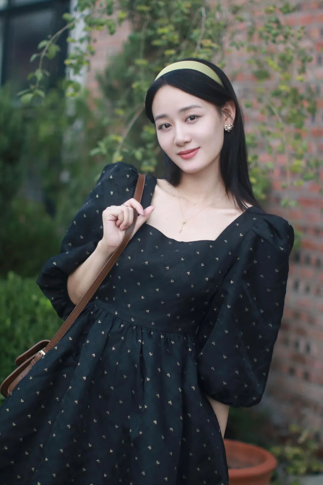 宋美洁是一枝柳条,在温暖和煦的春风中拔高,不急不