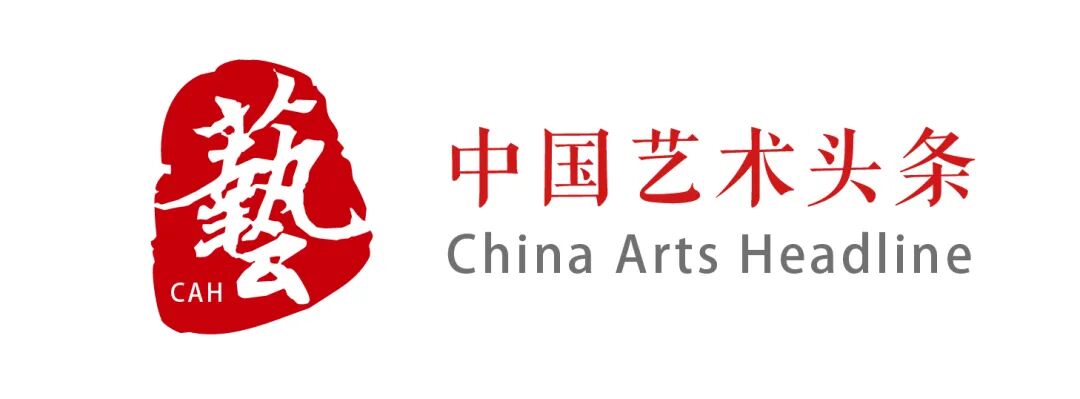 辛芷蕾穿国际巨星T恤登vogue单封