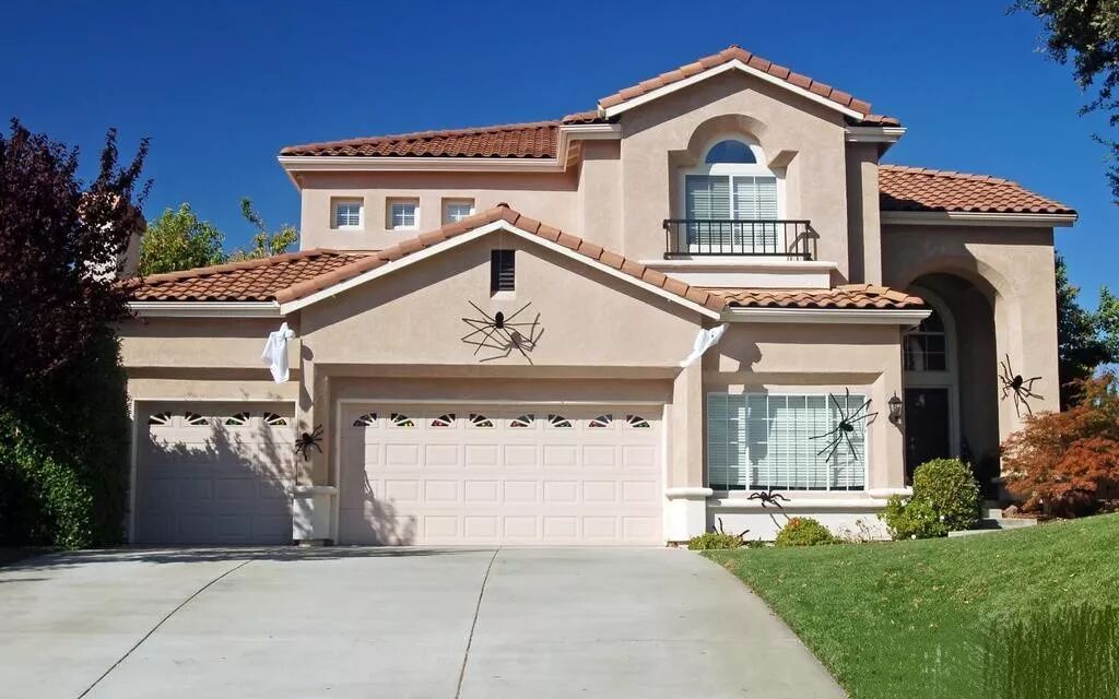 回老家盖上这样一栋别墅，别人怎么可能不羡慕呢？