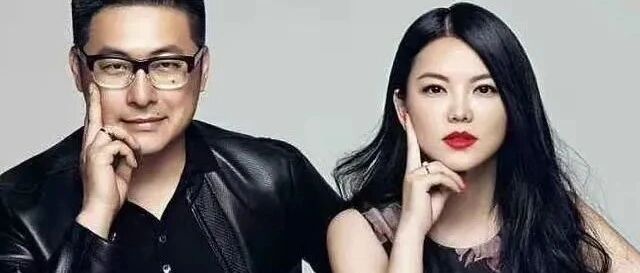 王岳伦凌晨官宣离婚，透露李湘有新男友，曾与神秘男子穿情侣装！