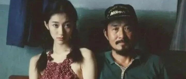 李小冉清纯照火上热搜！穿超短裙露长腿，14岁身材比例十分傲人......