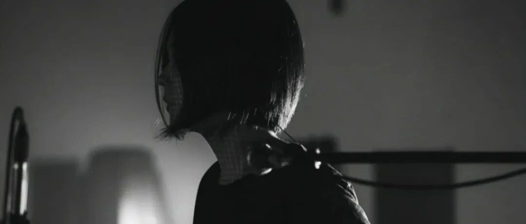 26岁女星突曝去世，离奇陈尸防疫旅馆，发现时已死亡多时！