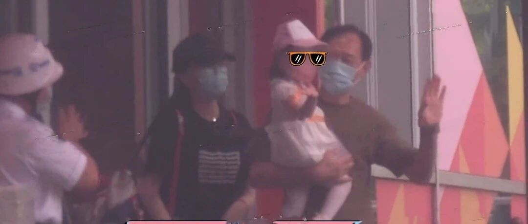 唐嫣女儿首曝光！打扮粉嫩超呆萌，1岁多就上托儿所