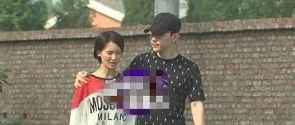 明星新恋情曝光? 与小鲜肉街头激情热吻！！！