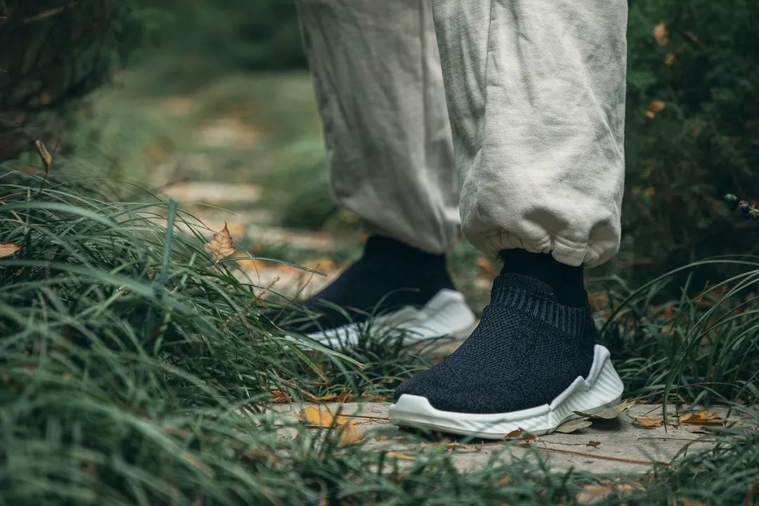 FREETIE健步鞋,飞织鞋面防水防污;高分子鞋底轻便Q弹耐磨防滑;锌离子抑菌久穿不臭。KAPPA、FILA前设计总监倾情打造 FREETIE健步鞋,飞织鞋面防水防污;高分子鞋底轻便Q弹耐磨防滑;锌离子抑菌久穿不臭。KAPPA、FILA前设计总监倾情打造