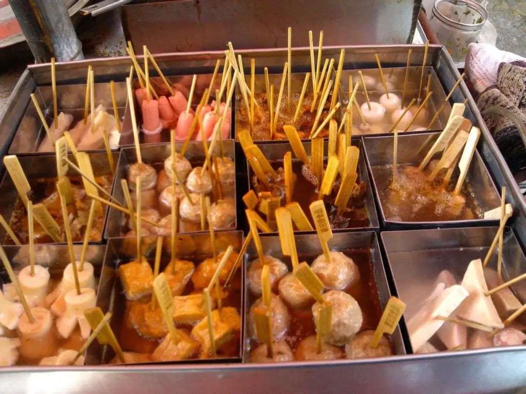 单身粮撩面系列关东煮。深海优质食材鱼丸、蟹排、蟹柳、海胆包、鱼豆腐+纯正红薯粉+慢炖浓香汤底,宵夜必吃的日式美食! 单身粮撩面系列关东煮。深海优质食材鱼丸、蟹排、蟹柳、海胆包、鱼豆腐+纯正红薯粉+慢炖浓香汤底,宵夜必吃的日式美食!