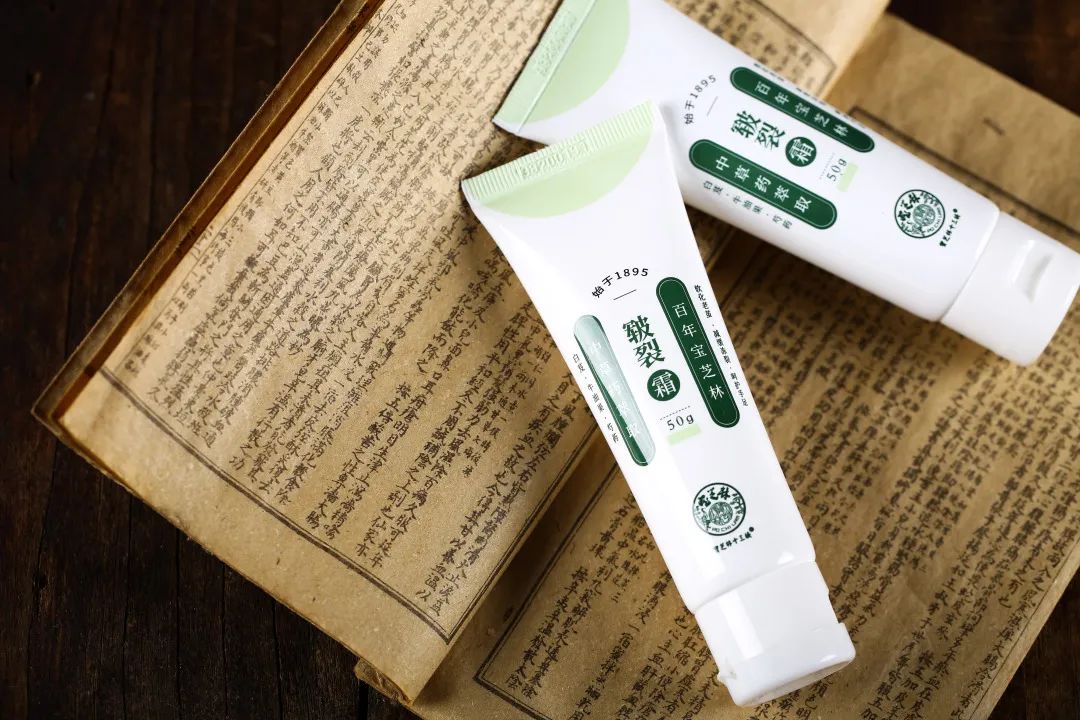 十三姨皲裂霜,百年宝芝灵出品,法国进口骨胶原+三重植物精粹,修皲裂、防冻疮、合裂口、去老茧,滋润补水不油腻,还你少女手足肌 十三姨皲裂霜,百年宝芝灵出品,法国进口骨胶原+三重植物精粹,修皲裂、防冻疮、合裂口、去老茧,滋润补水不油腻,还你少女手足肌