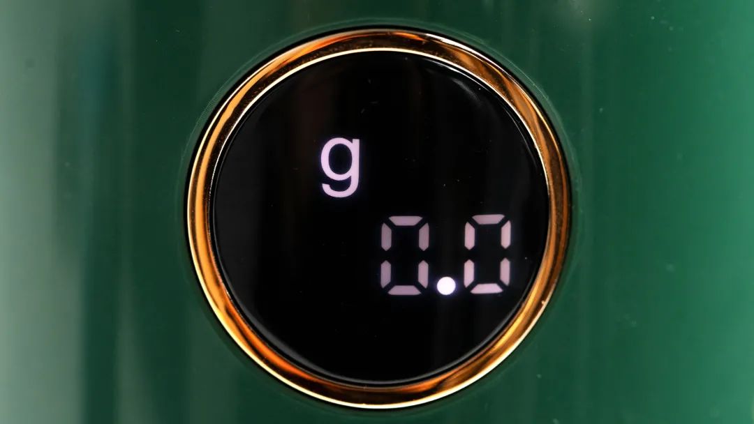 顽米wanmi称重料理机,自带智能秤、精确到0.1克,让厨房小白精准控制食材用量;4刀片S型3D切割、绞力强劲;还有超多赠品哟! 顽米wanmi称重料理机,自带智能秤、精确到0.1克,让厨房小白精准控制食材用量;4刀片S型3D切割、绞力强劲;还有超多赠品哟!