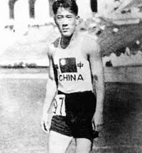 1921年,TA诞生于上海;1932年,刘长春穿着TA孤军奋战一个人的奥运;2020年,TA是屹立百年的国潮好货,TA是... 1921年,TA诞生于上海;1932年,刘长春穿着TA孤军奋战一个人的奥运;2020年,TA是屹立百年的国潮好货,TA是...