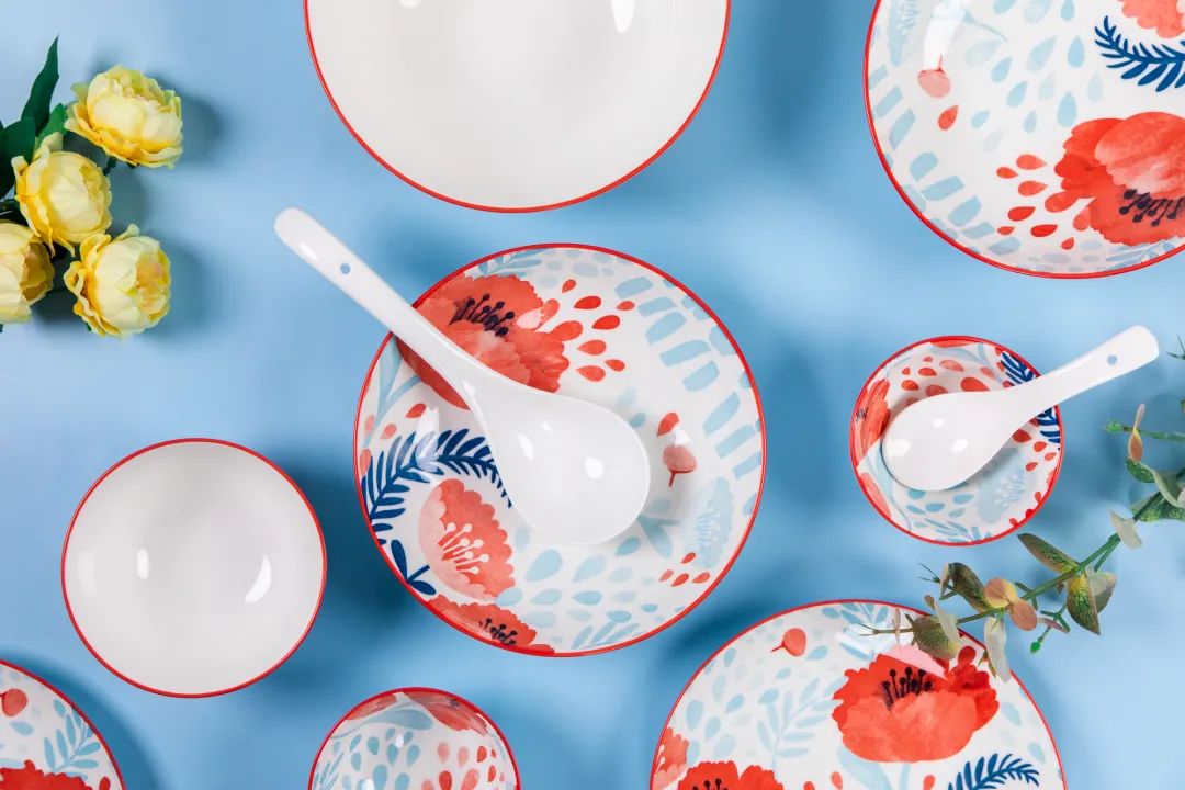 红花餐具18件套,松发瓷器荣誉出品,专为国家级会议提供国宴用瓷和礼品瓷!骄傲的使用“当代官窑”吃饭,让你的家更显档次 红花餐具18件套,松发瓷器荣誉出品,专为国家级会议提供国宴用瓷和礼品瓷!骄傲的使用“当代官窑”吃饭,让你的家更显档次