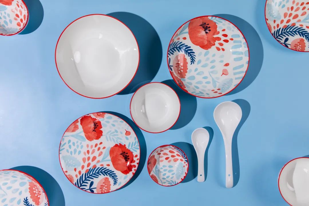 红花餐具18件套,松发瓷器荣誉出品,专为国家级会议提供国宴用瓷和礼品瓷!骄傲的使用“当代官窑”吃饭,让你的家更显档次 红花餐具18件套,松发瓷器荣誉出品,专为国家级会议提供国宴用瓷和礼品瓷!骄傲的使用“当代官窑”吃饭,让你的家更显档次