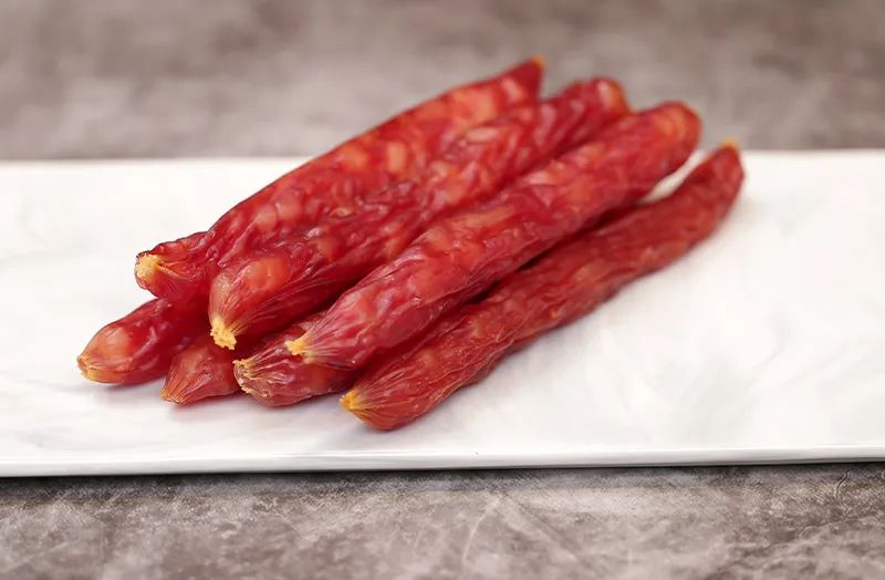 谢霆锋研制的锋味腊肠,严选三肥七瘦精致好肉,玫瑰露酒腌制,3种口味。礼盒款更有佛跳墙、藤椒鲍鱼、红烧鲍鱼3款锋味海鲜 谢霆锋研制的锋味腊肠,严选三肥七瘦精致好肉,玫瑰露酒腌制,3种口味。礼盒款更有佛跳墙、藤椒鲍鱼、红烧鲍鱼3款锋味海鲜