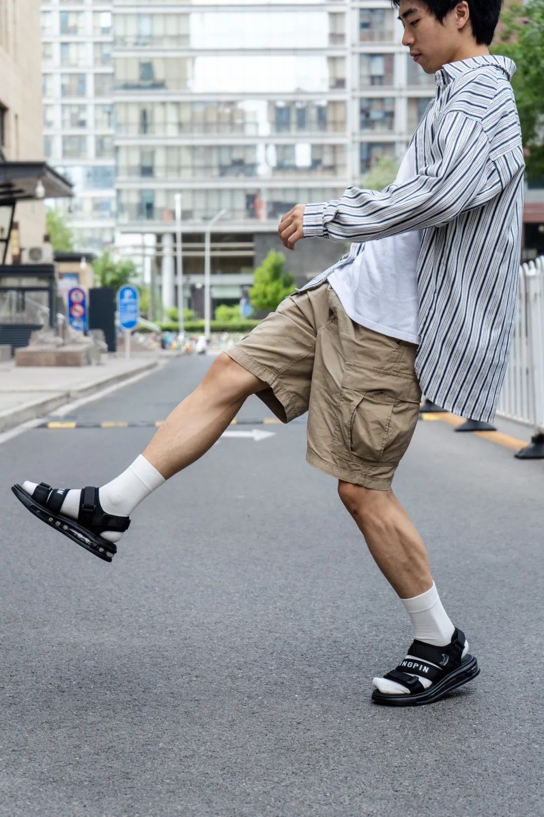 潮色豹气垫凉鞋,ins欧美日韩潮搭流行款,全脚掌气垫超弹缓震,汽车碾压立马回复原形,走路软绵绵、轻松两万步 潮色豹气垫凉鞋,ins欧美日韩潮搭流行款,全脚掌气垫超弹缓震,汽车碾压立马回复原形,走路软绵绵、轻松两万步