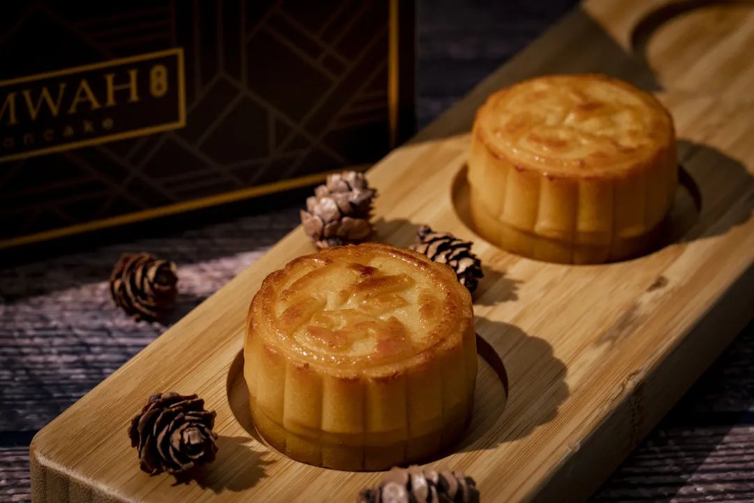 锦华黑松露广式月饼,中法日三位米其林大厨,历经三年联手打造,臻选全球多国原产地驰名食材。自吃爆爽,送礼超有面! 锦华黑松露广式月饼,中法日三位米其林大厨,历经三年联手打造,臻选全球多国原产地驰名食材。自吃爆爽,送礼超有面!