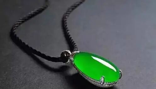 选翡翠学会这六点，再也不是行业小白了！