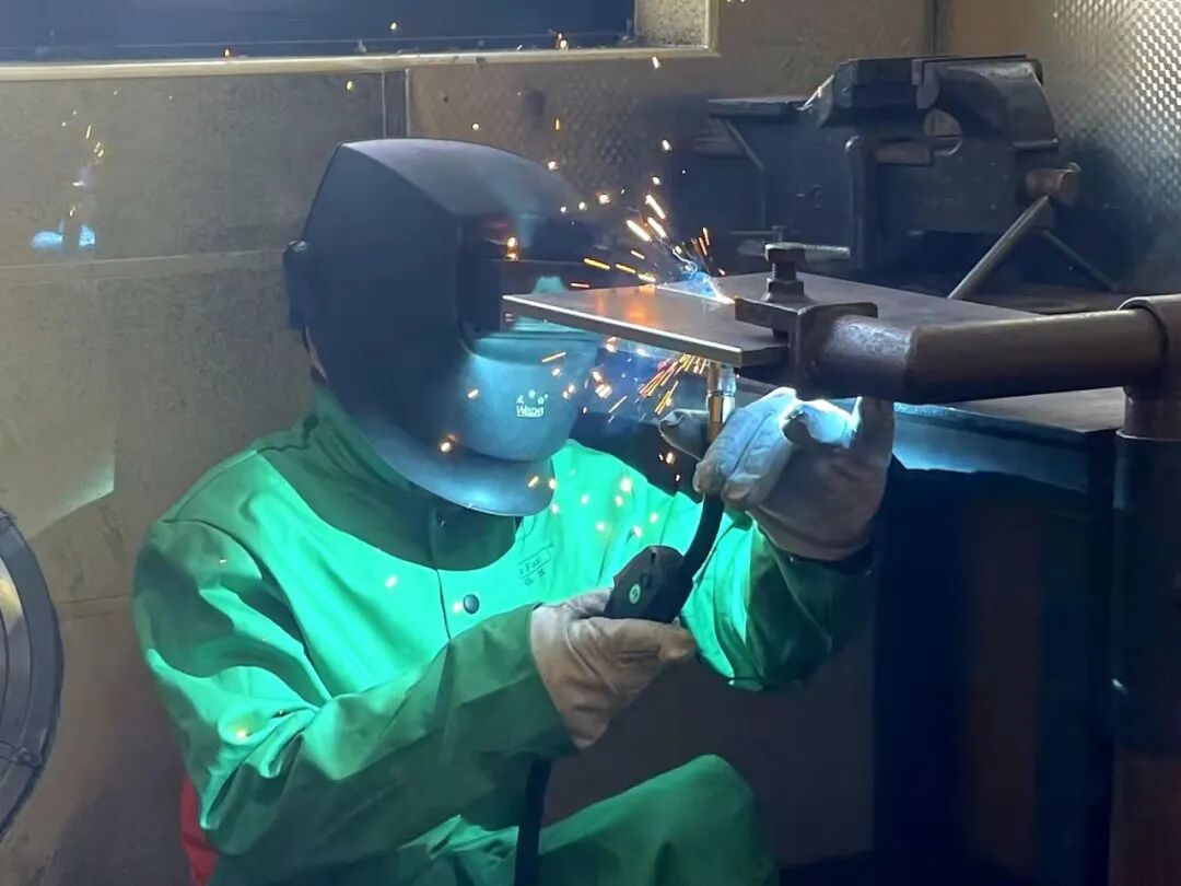  300x125x12mm钢板二氧化碳气保焊（仰焊4G）