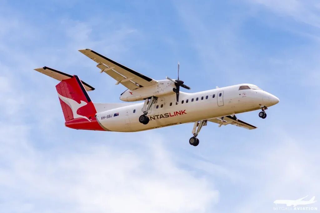 QantasLink Aircraft Strikes Runway Lights Amid Pilot Mistake - Aviation A2Z