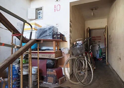 不是物业爱管闲事！清理楼道杂物，打通生命通道，法律不容儿戏！