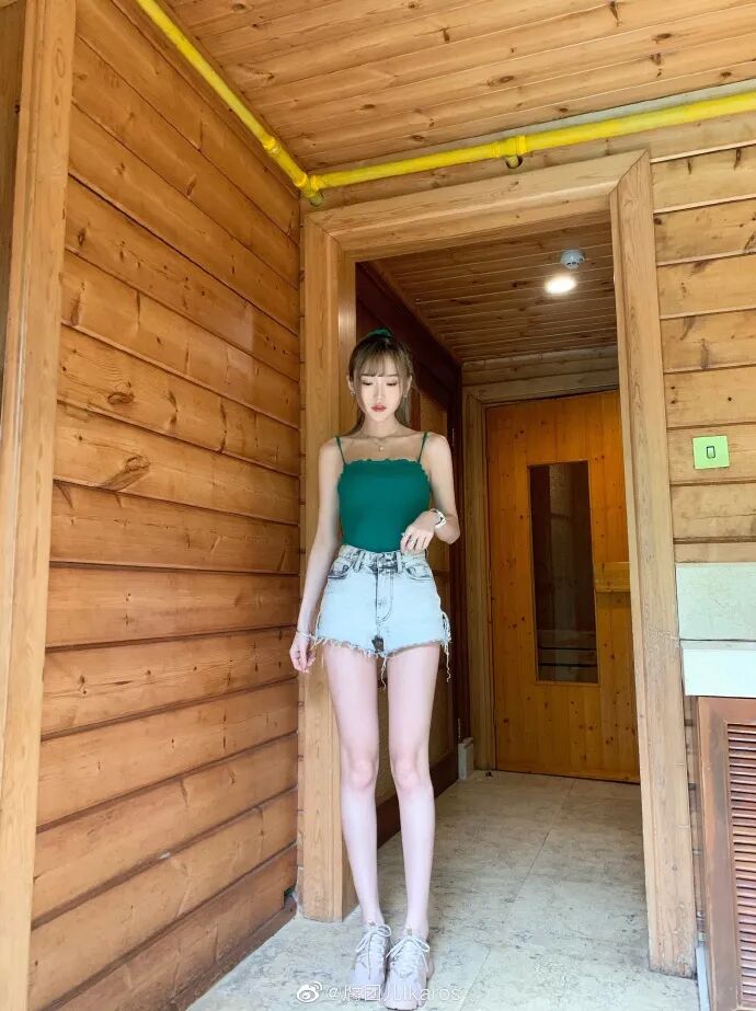 豆妹爱bb 腐团儿最新自拍 腿长1米8没问题吧 蚕豆网 游戏主播网