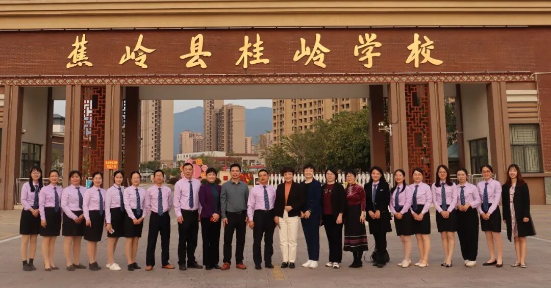 学校行政及级长一行赴随后,副校长卓晋重点介绍了东留中学在品牌建设