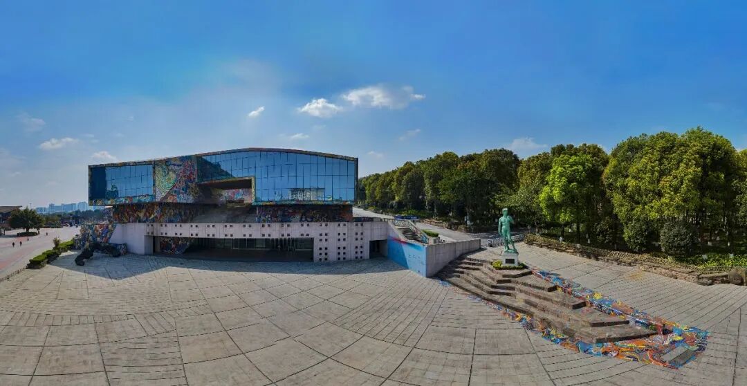 姜俊从四川美术学院美术馆出发