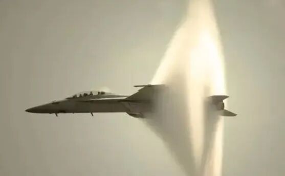 五十二、Fluent瞬态可压缩流动的图1