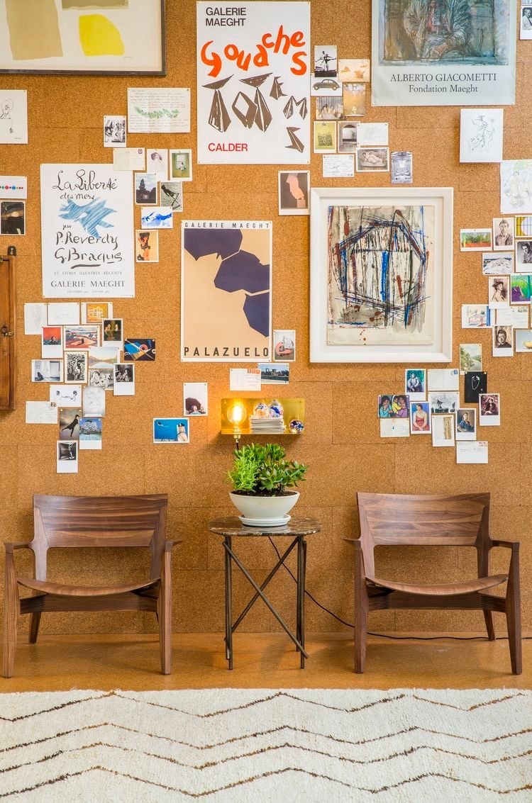 用静音又隔热的软木板装饰墙面,不但实用还很时髦