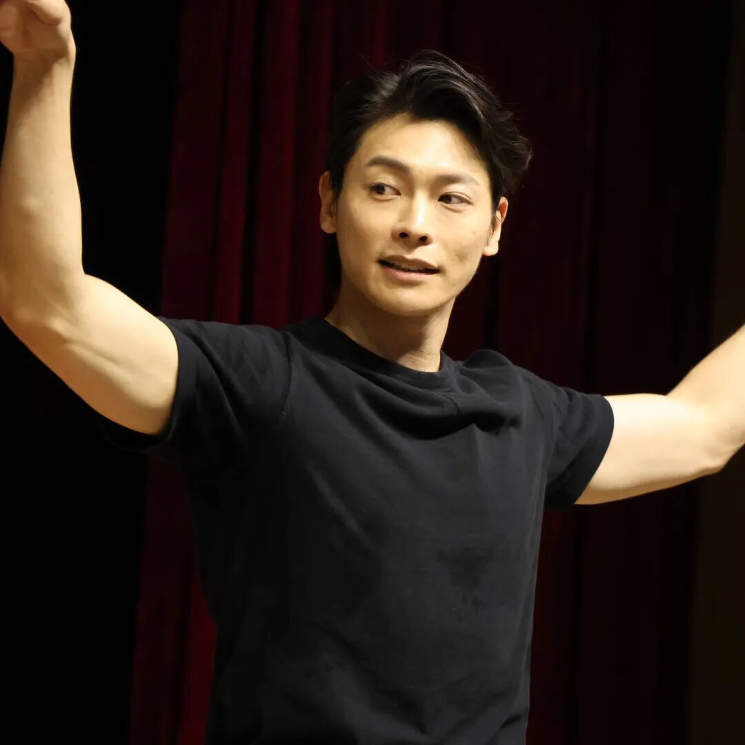 活动伊始,王佳俊通过分享《永不消失的电波》《霸王别姬》等舞剧的