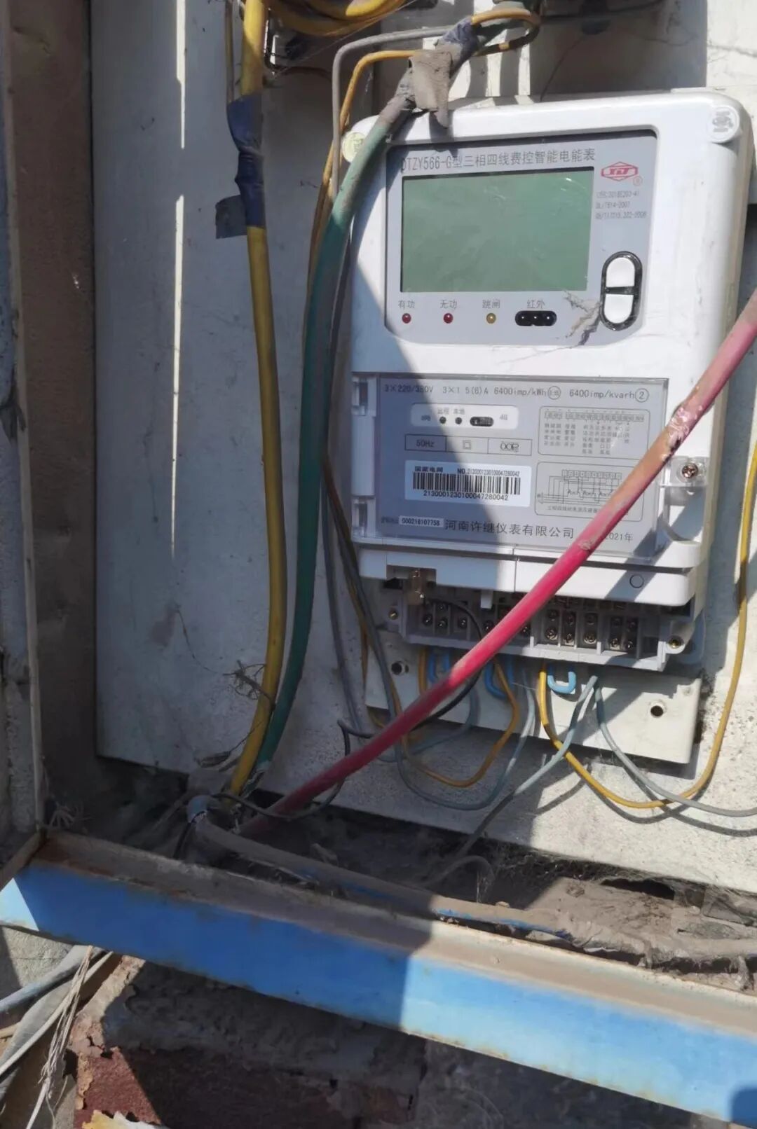 "警官,我们厂变压器和电表箱里的电缆被偷了……"3月28日上午,沈阳市