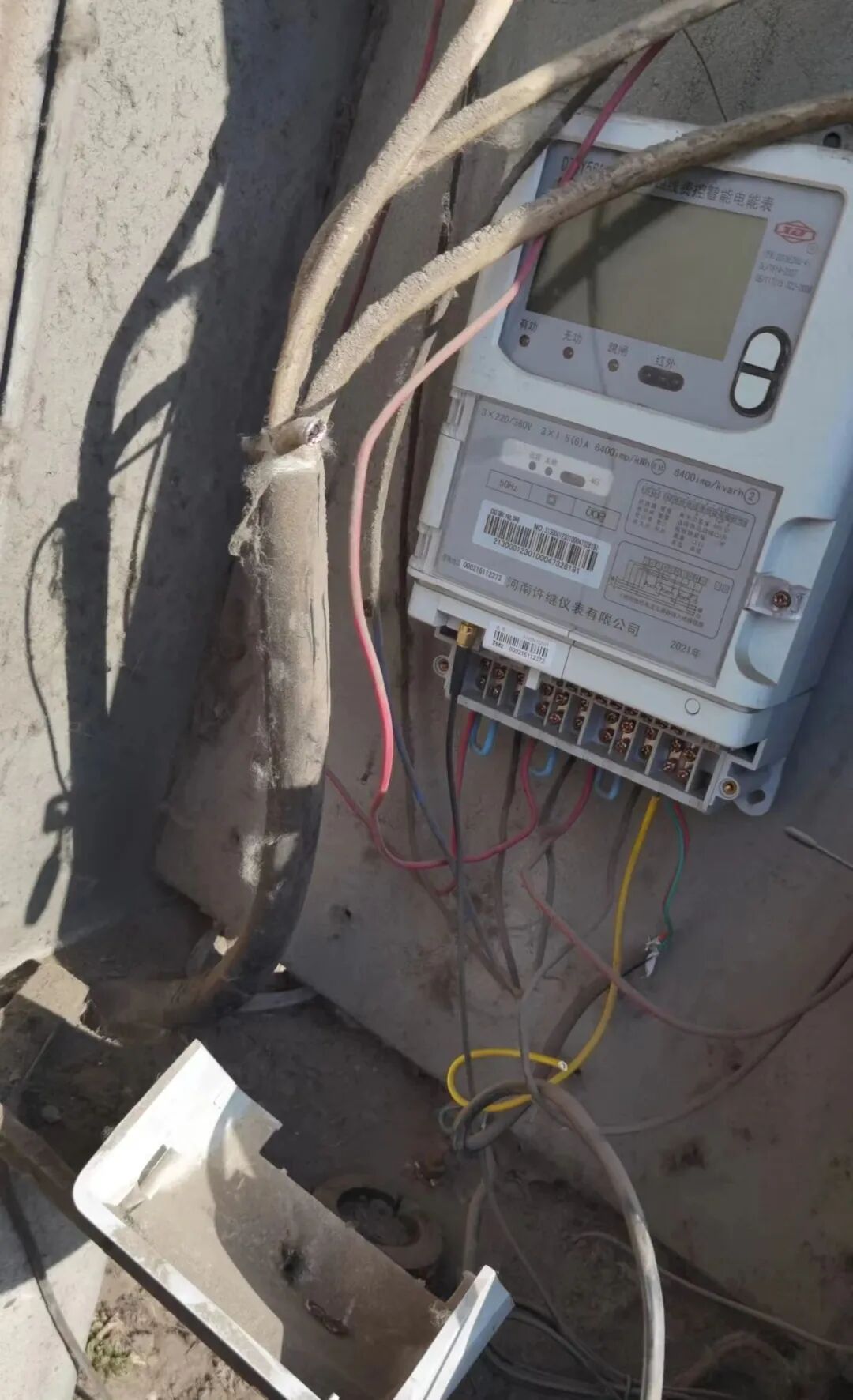 "警官,我们厂变压器和电表箱里的电缆被偷了……"3月28日上午,沈阳市