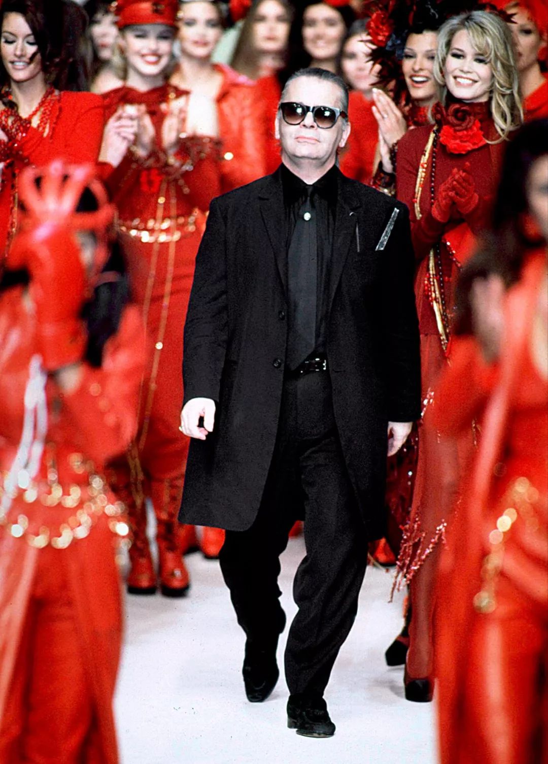 時尚 | 傳奇攝影師 Chris Moore 鏡頭下 Karl Lagerfeld 50年時裝秀場回顧 時尚 第7張