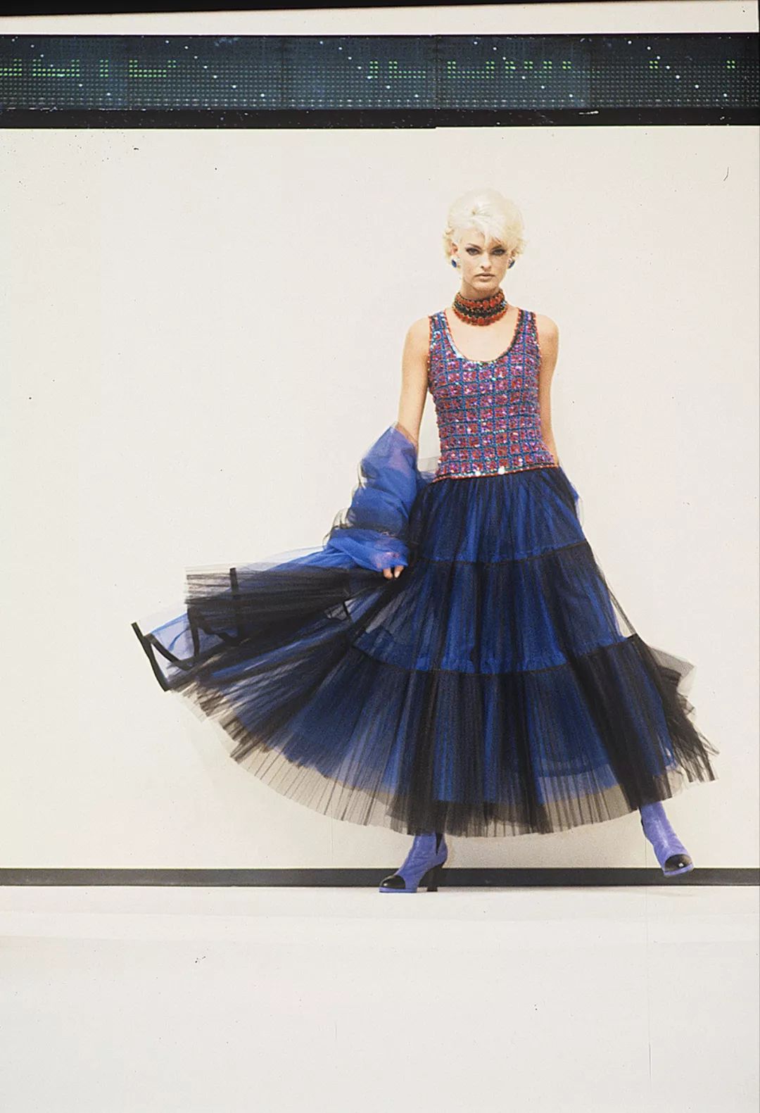 時尚 | 傳奇攝影師 Chris Moore 鏡頭下 Karl Lagerfeld 50年時裝秀場回顧 時尚 第6張