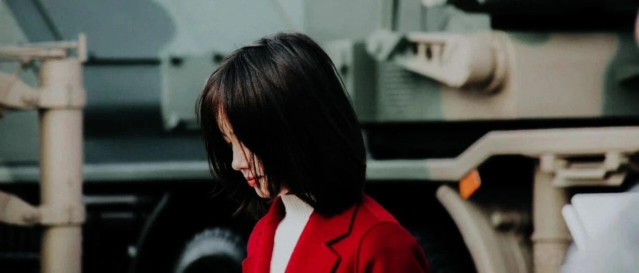 她的美，让人移不开眼