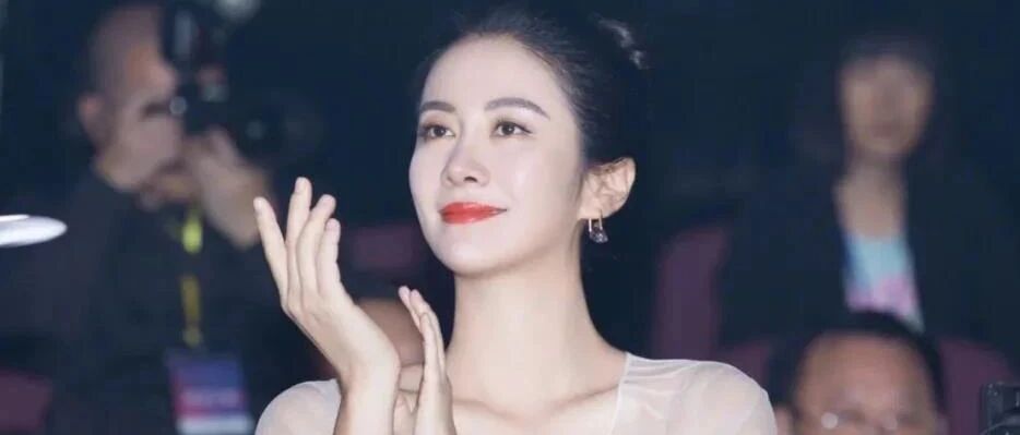 疯且聪明，只有她了