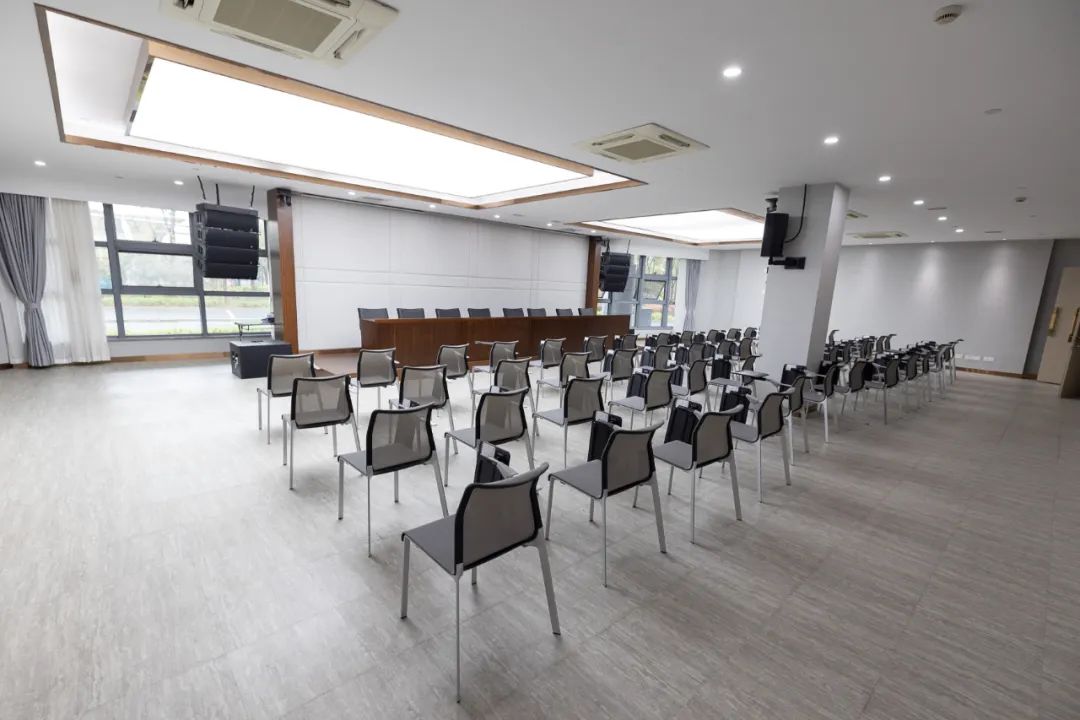 籃球場(chǎng)地地板價(jià)格_籃球館木地板_籃球地板圖片