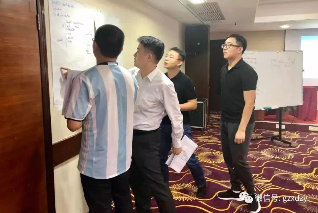 項目集PgMP大神班 ▎在職業(yè)生涯中跨越二次曲線 項目集PgMP大神班 ▎在職業(yè)生涯中跨越二次曲線