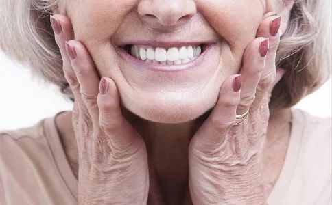 中老年人牙齿保健六大误区！