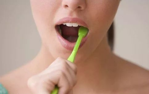洗完牙后担心牙齿敏感？如何恢复牙齿健康原态？