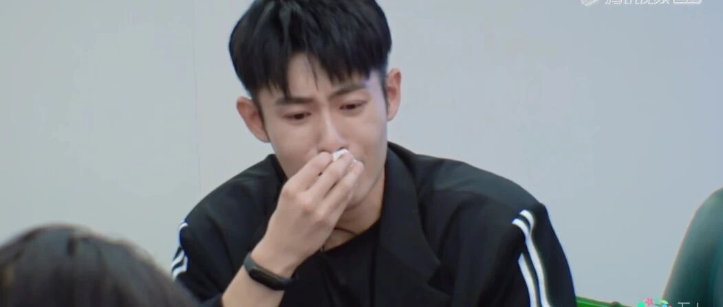 肖战他兄弟，用眼泪得到了关注