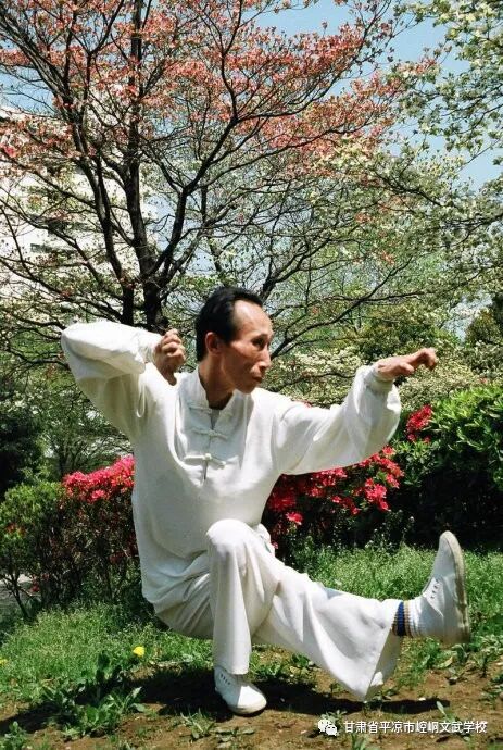 崆峒派武术第十代掌派人燕飞霞宗师与师傅第十一代掌派人花舞影女士