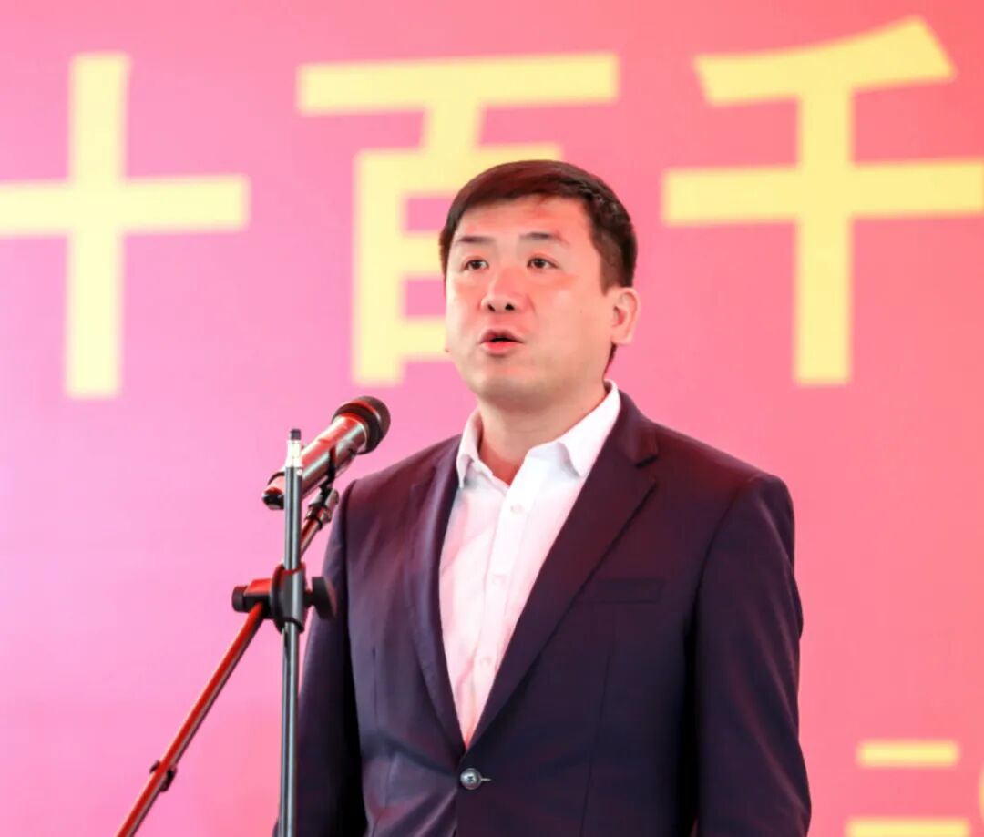 集中开工暨"十百千万"工程动员大会由县委常委,常务副县长黄蓝主持