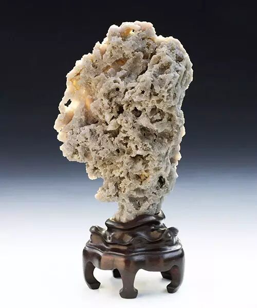 [宋]欧阳修《虾蟆碚》 谁知一室烟霞里,乳窦云腴凝石髓.