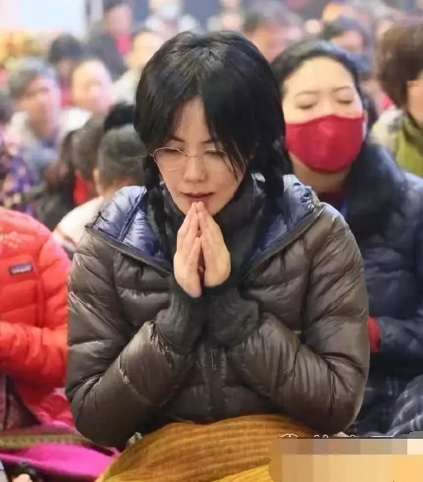 王菲产子是谢霆锋的吗_王菲产子照片_王菲48岁产子