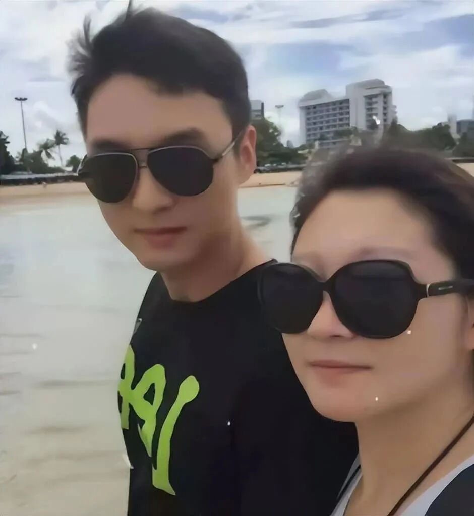 "泰国坠崖孕妇",至今未能离婚,如今为何重返案发现场?