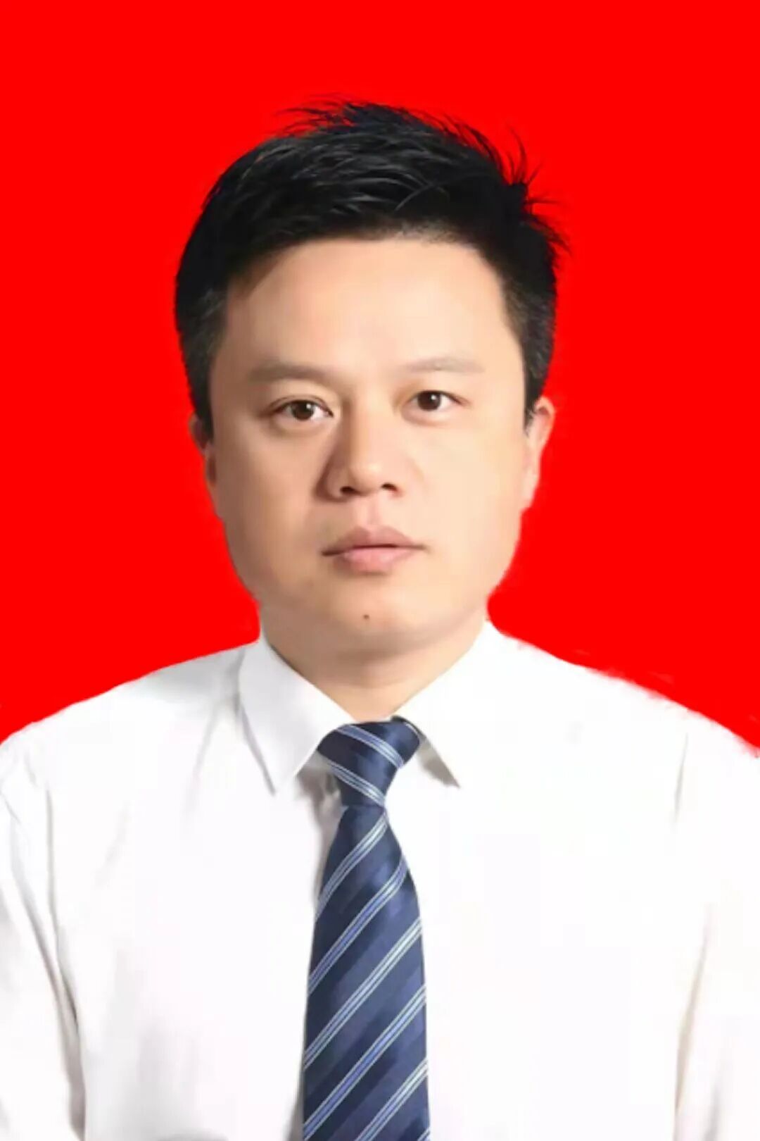 秦礼琦同志简历瓮安县委副书记,县长秦礼琦作履职发言经过选举,秦礼琦