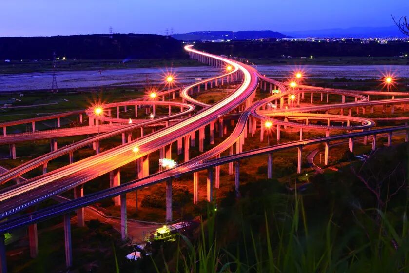 光圈越大背景越模糊吗_光圈模糊背景大还是小_光圈模糊背景大怎么办