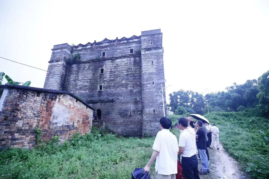 广州美术学院建筑艺术设计学院一行到阳春市八甲镇开展主题教育调研